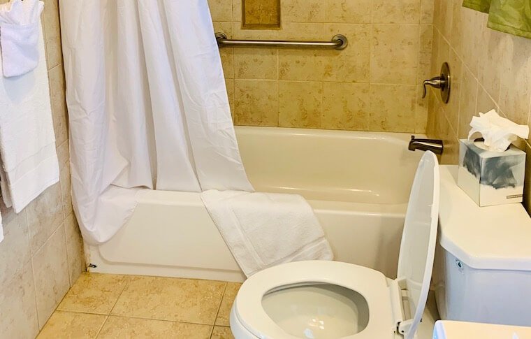 Embrace-Resort-Maya-bathtub-and-toilet-1