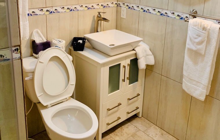 Embrace-Resort-sink-and-toilet