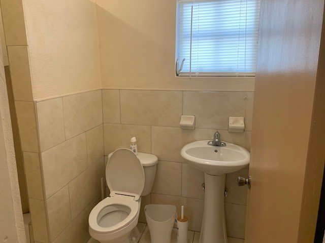 Studio-1-bathroom