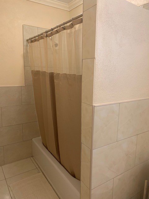 Studio-1-tub-and-shower