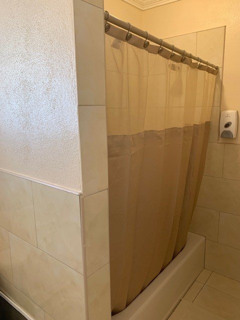 Studio-2-tub-and-shower