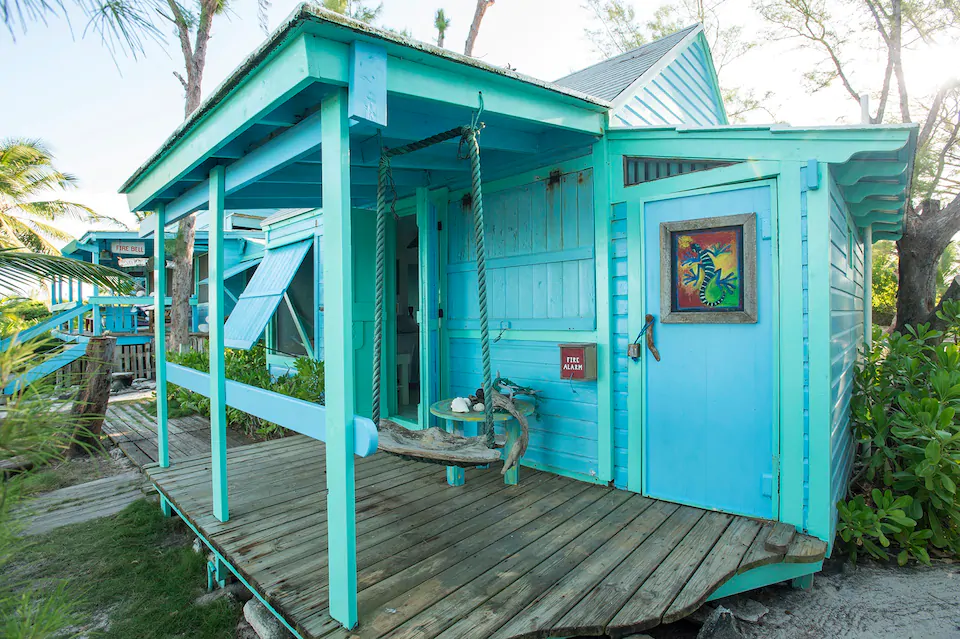 Exterior-of-the-shack-with-bathroom-adjoined