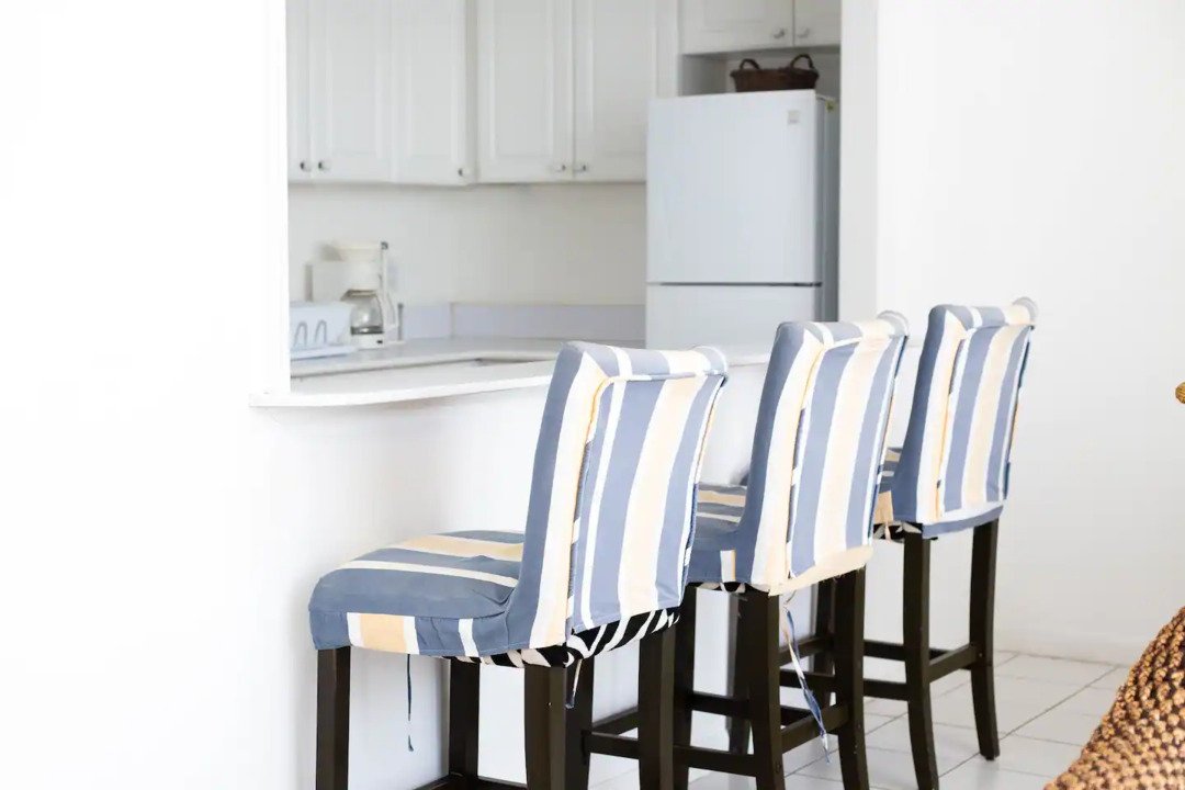 Sunset-Cove-8-Serving-wall-attached-to-kitchen-for-additional-dining